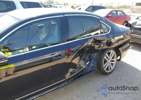2017 Volkswagen Passat 1.8T R-Line z USA, uszkodzony, nr VIN 1VWDT7A38HC084036